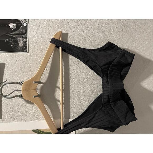 Aerie Black Ribbed Bikini Top- Size M NWT - Picture 3 of 4